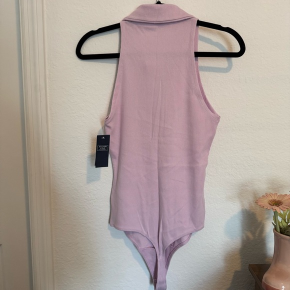 NWT Abercrombie & Fitch Ribbed Polo Bodysuit - Size Medium - Picture 3 of 8